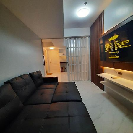 Beach Front Living In The Heart Of The City, Azure Residences Manila Bagian luar foto