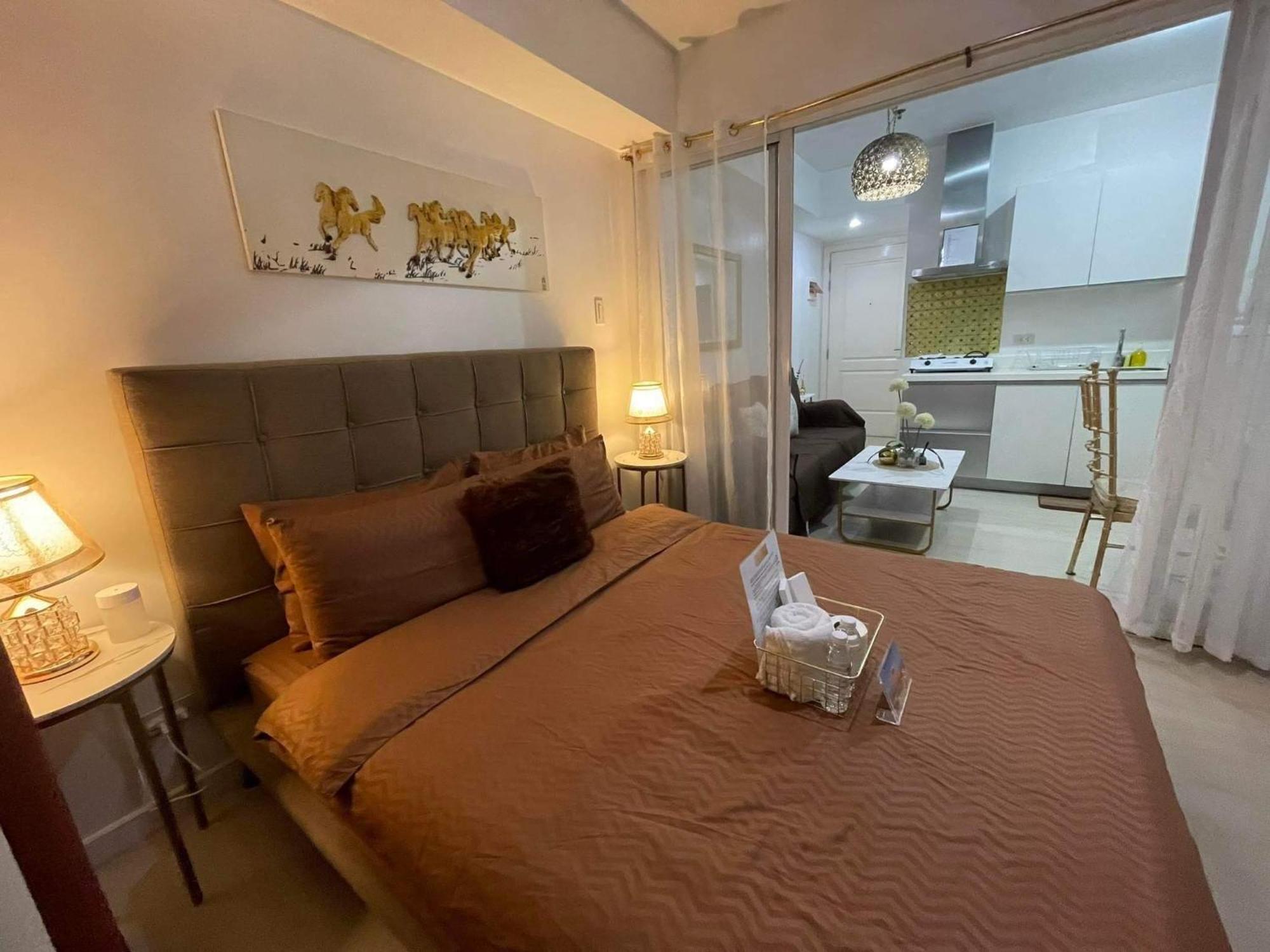 Beach Front Living In The Heart Of The City, Azure Residences Manila Bagian luar foto