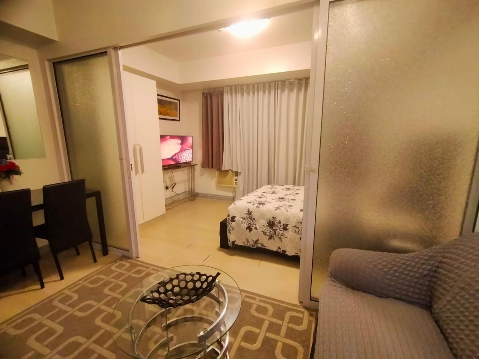 Beach Front Living In The Heart Of The City, Azure Residences Manila Bagian luar foto