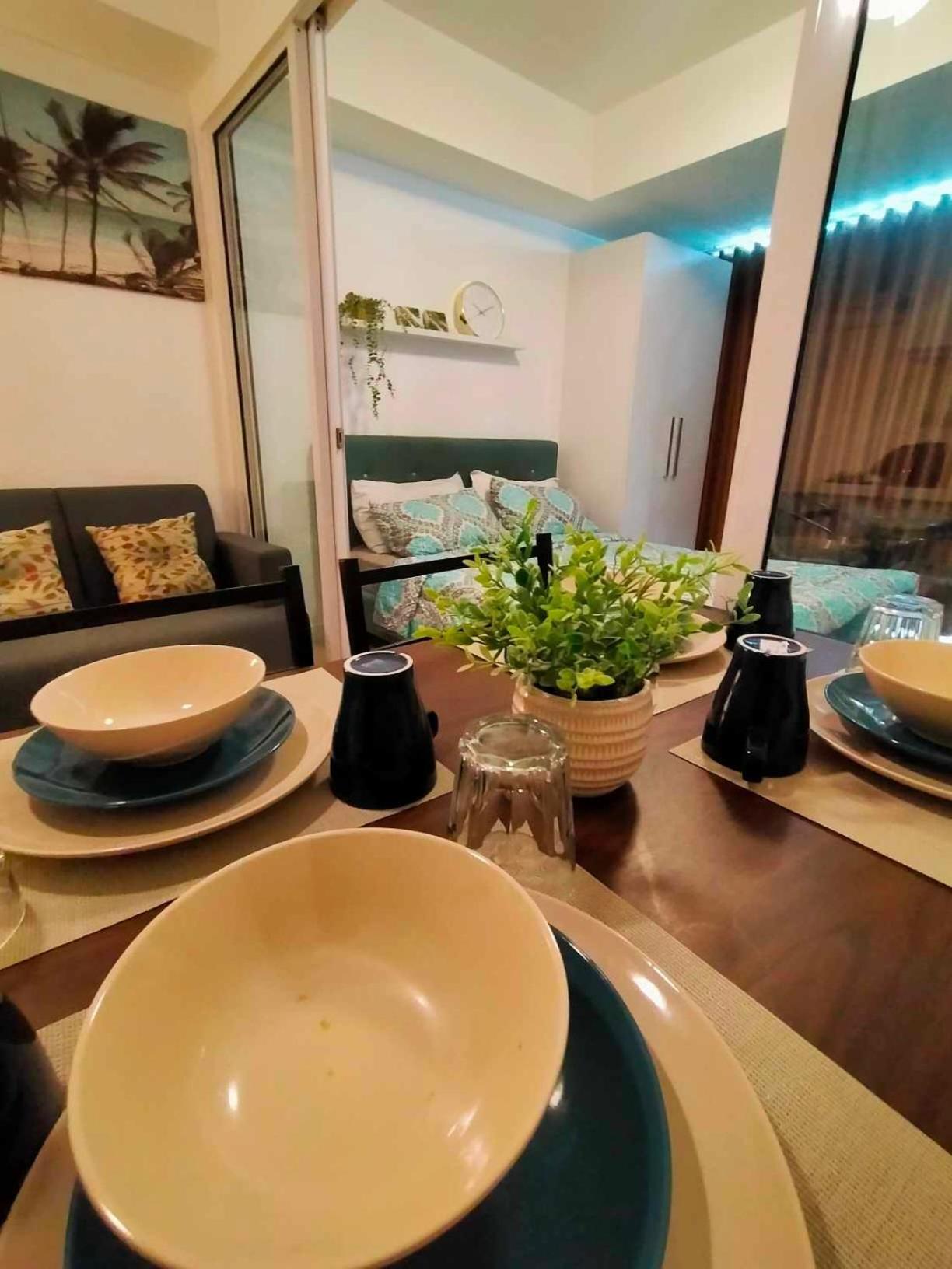 Beach Front Living In The Heart Of The City, Azure Residences Manila Bagian luar foto